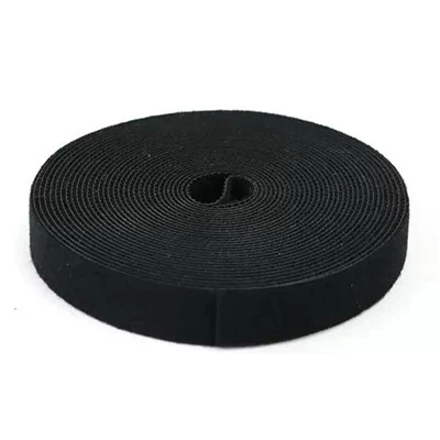 1 metr zády k sobě háček a smyčku